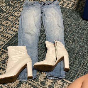 Light Wash NO RIP JEANS:)